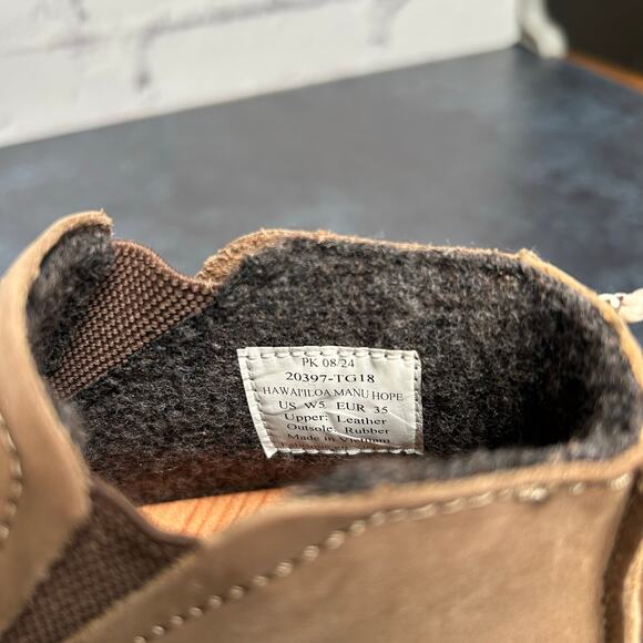 OluKai Women's 5 Hawai'iloa Manu Hope Ankle Booties Leather Taupe Grey/Off White - Picture 7 of 12